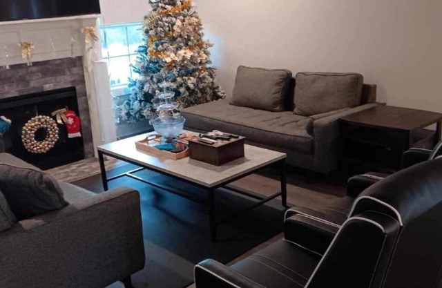 Suit with private bathroom #1 in house Murfreesboro TN