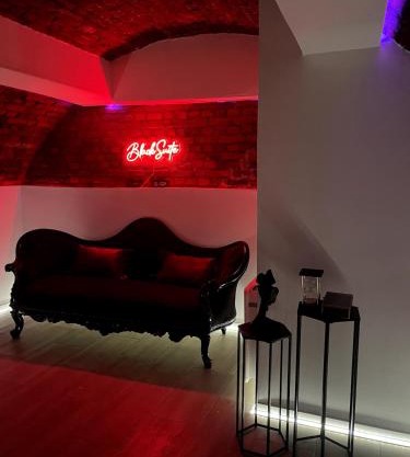 Suite de Luxe - Jacuzzi & Cave Secrète