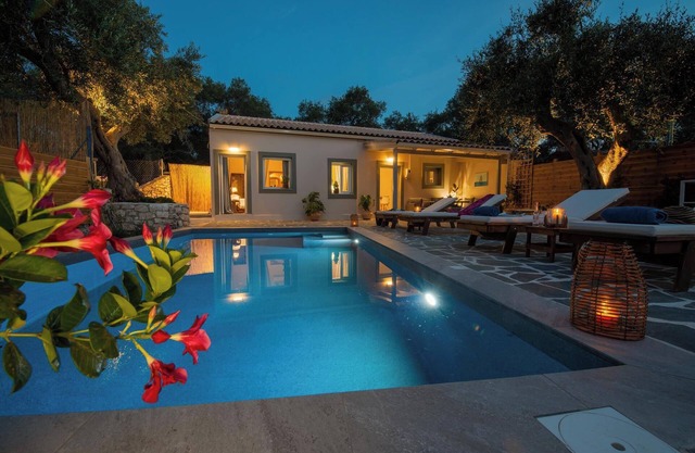 Suite Home Villa nYour Paxos Paradise – Pool, Garden, Beaches Just Steps Away
