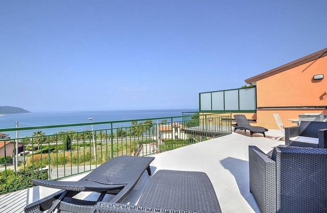 Suite Naomi: A modern and graceful apartment that is part of a villa which faces the sun and the sea, with Free WI-FI.