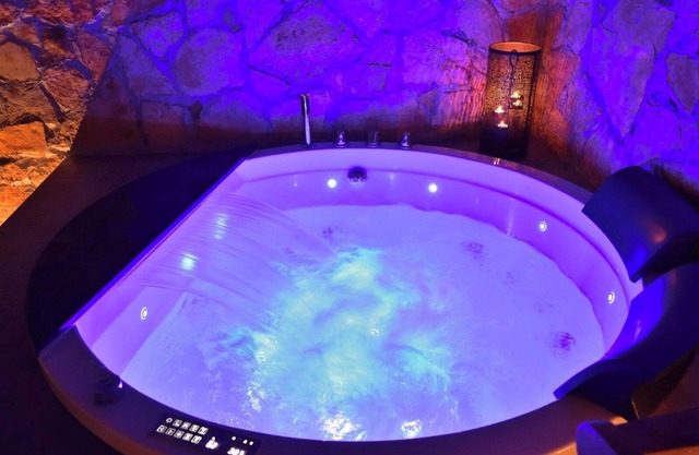 Suite with Private Spa (Jacuzzi-Sauna-Hammam)