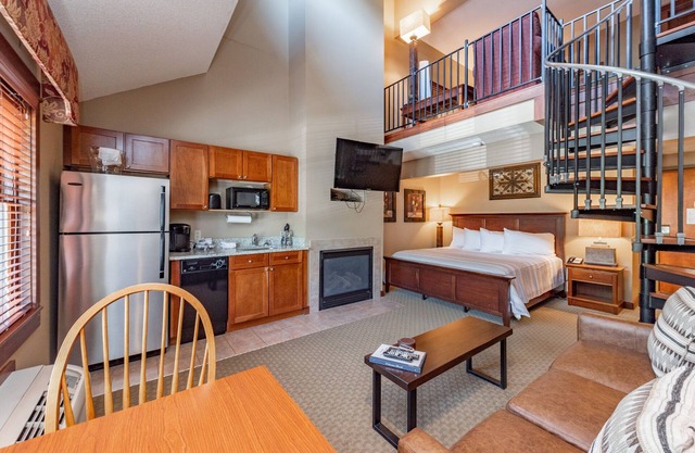 Suites at Silver Tree: A310 Studio & Loft Standard View