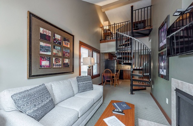 Suites at Silver Tree: A318 One Bedroom & Loft Standard View