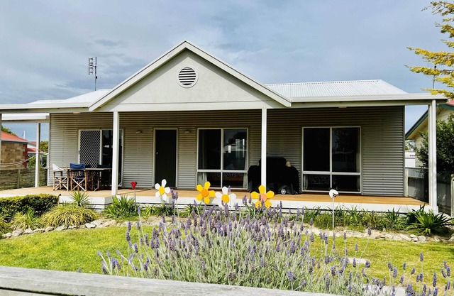 Summer Daysies - WiFi, Pet Friendly Outside