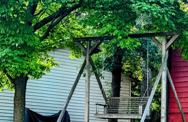 Summer Escape on Spirit Lake - Private Lake Access, Fire-pit & Grill Sleeps 12