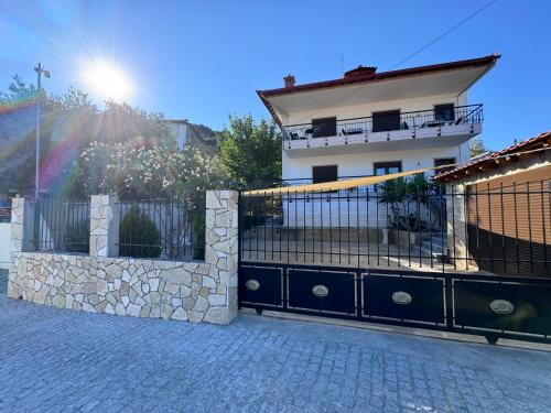 Summer house with the view of Athos
