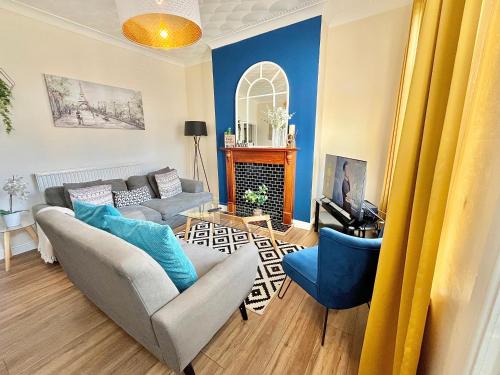 Summer Lane House-3 Bedrooms-Close to M1-Longer Stay-Free Parking