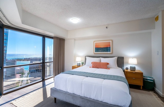 😎 Summer Special - Downtown Honolulu Skyview - 1Bed+Den- Free Parking 🏄♂️