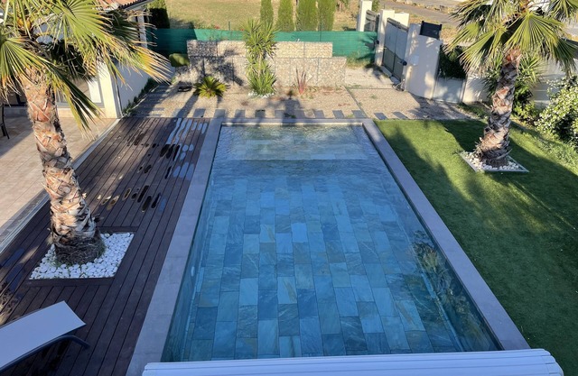Sumptuous villa with swimming pool, close to the p