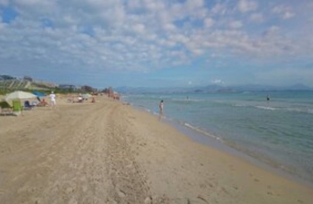 Sun & Beach, 3 Bed Family Villa, WiFi, Pool & Private Solarium, UK/Euro Satellit