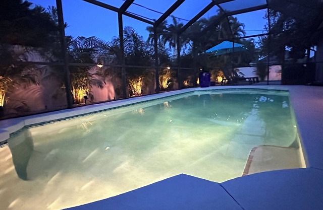 SunCoast Garden Family Retreat-Beautiful Vacation Home with Heated Pool. nnn