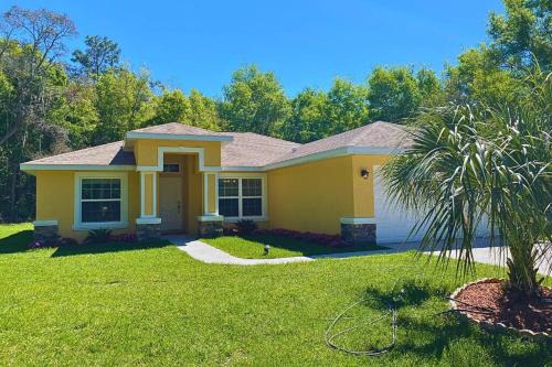 Sundance' Acres Peaceful and Private New House with Hot Tub and Fire Pit