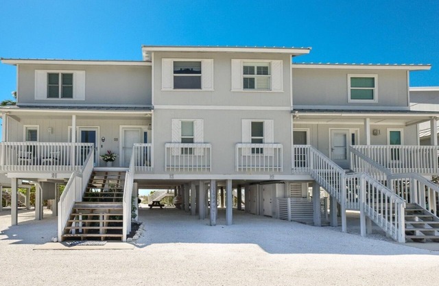 Sundown 23 - 2 Bed/2.5 Bath - BEACHFRONT - Close to Restaurants & Shops