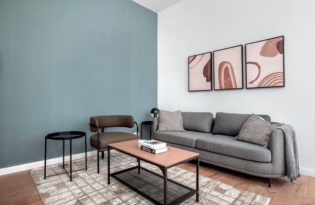 Sunlit Prenzlauer Berg 2BR nr Schönhauser Allee, by Blueground