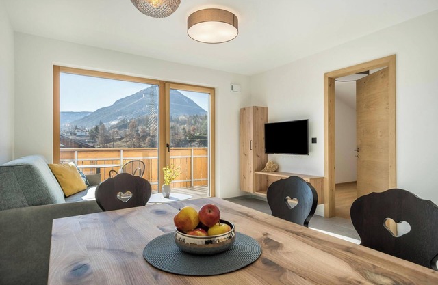 "Sunnig - Apartment Abendsonne" with Mountain View, Balcony & Wi-Fi