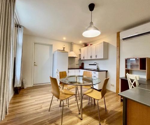 Sunny 2-room apartment with king size bed