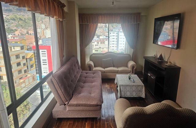 Sunny, Central, Comfortable & Equipped Apartment