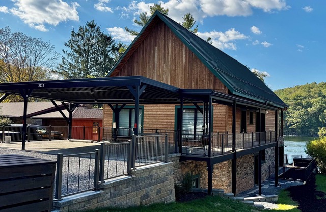 Sunny Escape 2 - A new era for a familiar lake front home