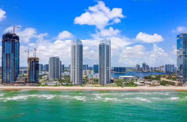 SUNNY ISLES MIAMI - Beach Front Resort