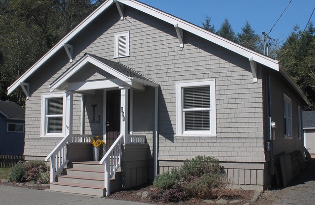 Sunny, Main Street, creekside home in the heart of the Victorian Village