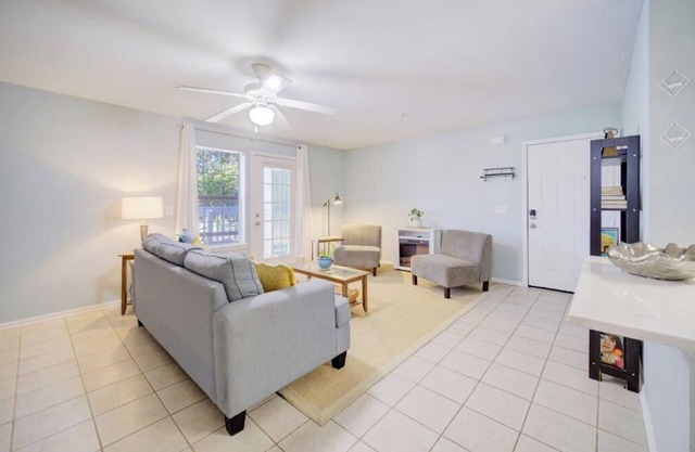 Sunny on the inside! Inviting condo 1/2 mile from public beach access