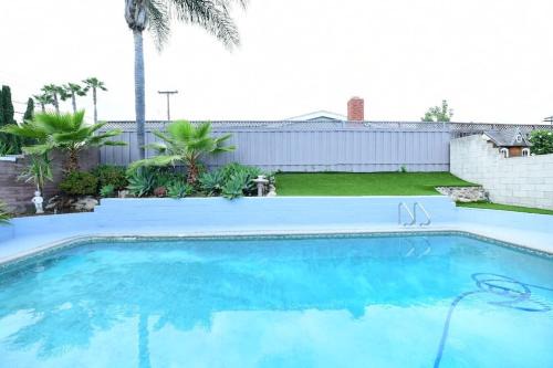 Sunny San Diego, Entire home, Pool, Free Parking, BBQ, Pets allowed, family neighborhood!