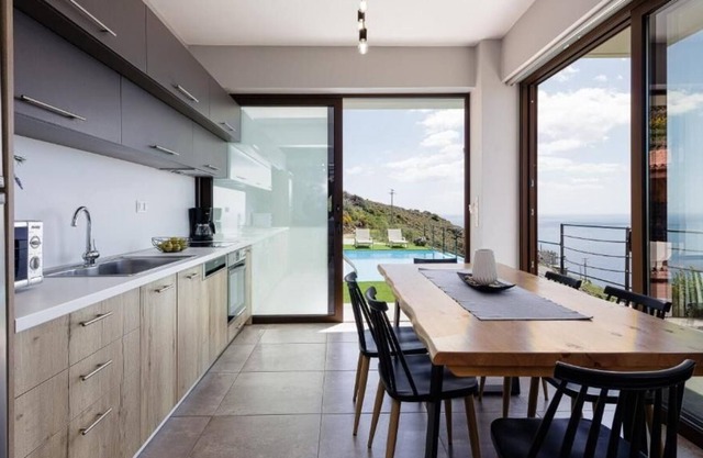 Sunny Villa