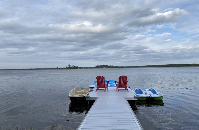 Sunrise net on Pigeon Lake 4 season cottage