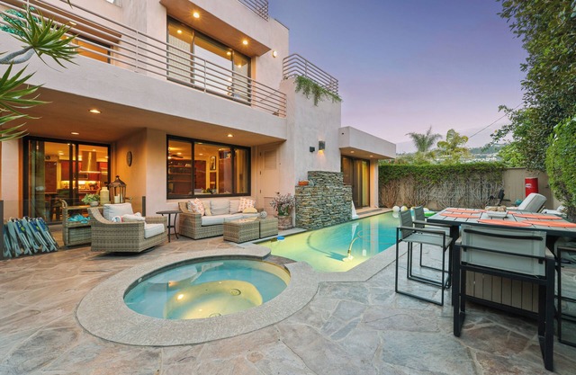 Sunset Beach House in Heart of La Jolla Shores