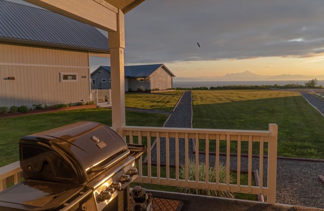 Sunset Bluff a lovely retreat overlooking Cook Inlet