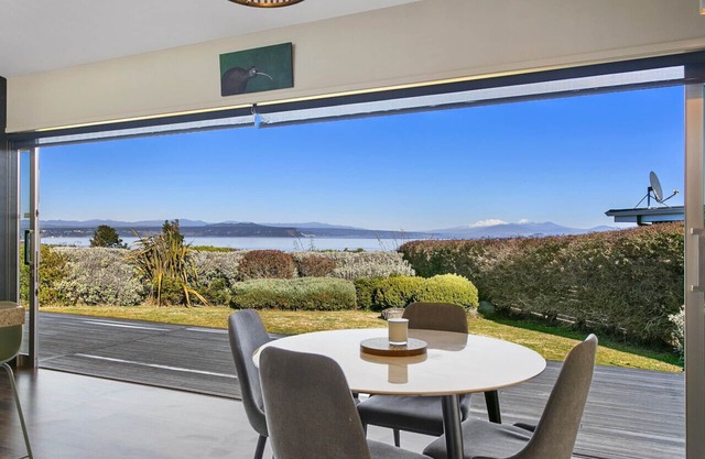 Sunset dreamer, the best views in town and peaceful in a quiet location