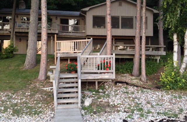 SUNSET LAKEFRONT HOME ON MULLETT LAKEnRenting yearly from May through October