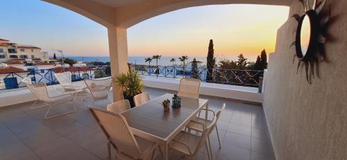 Sunset Sea View Apartment in Kissonerga