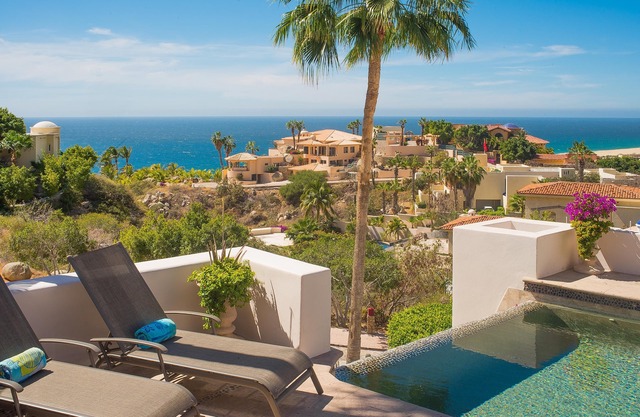 Sunset Villa: Pedregal Villa near Beach. Sleeps 17. Promos available.