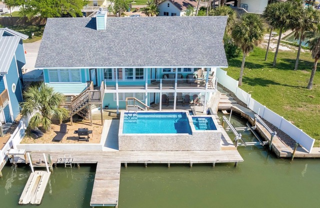 Sunsets | Private Pool & Hot Tub | Green Lights | Boat Lift | Icemaker