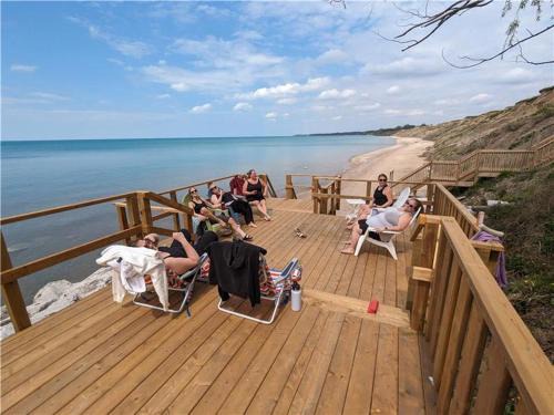 Sunview BeachFront Cottage In Grand Bend