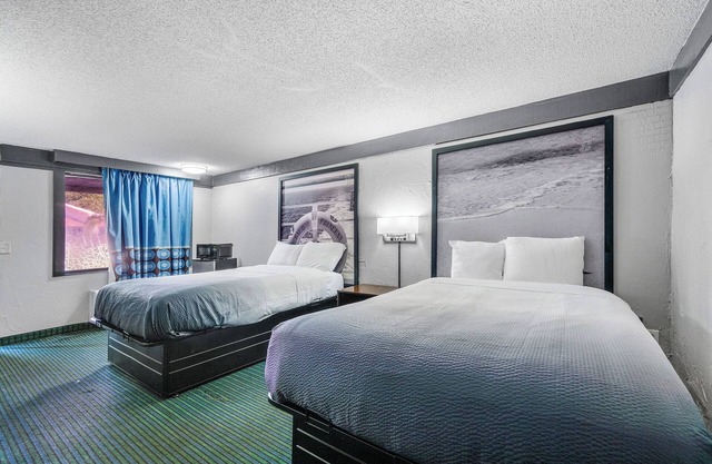 Super 8 by Wyndham Lantana West Palm Beach