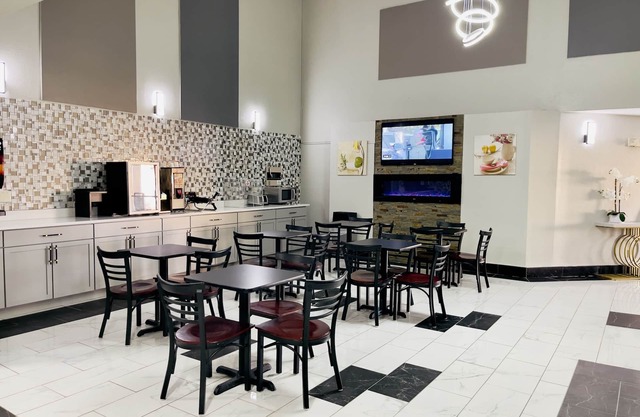 Super 8 by Wyndham Shakopee