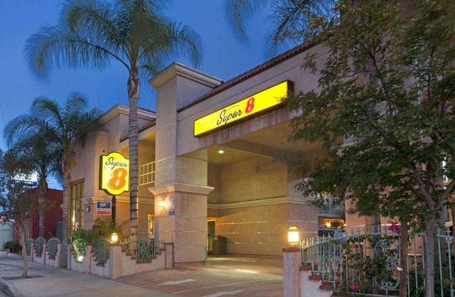 Super 8 by Wyndham North Hollywood