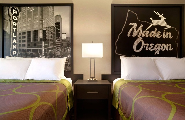 Super 8 by Wyndham Woodburn