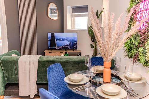 Super Central 2 Bedroom Flat Next To Brighton Shopping Center & Beach