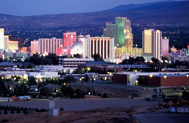 Super Clean Great Value APARTMENT MINS FROM DOWNTOWN RENO