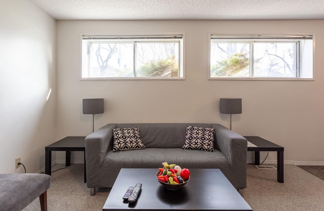 Super Convenient Cozy Suite - Close to Downtown!