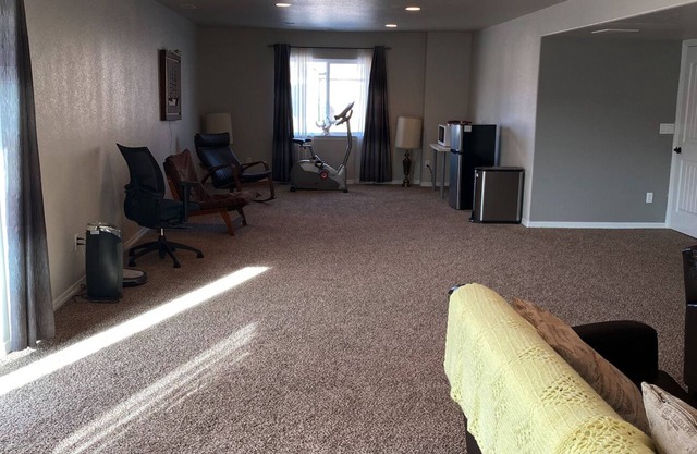 Super Cool Monument Home with Pikes Peak view
