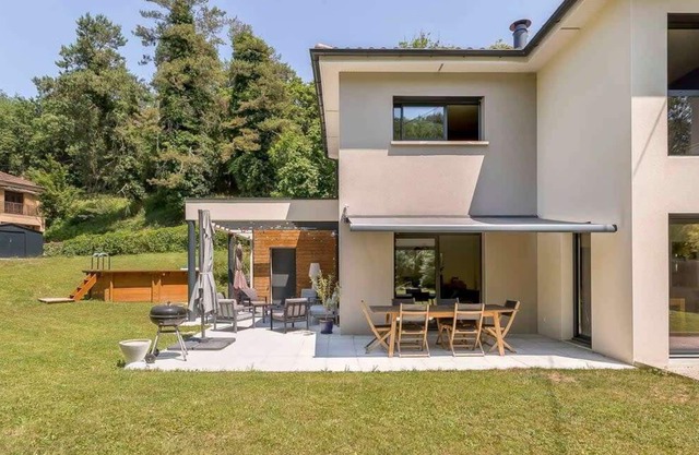 Superb villa with swimming pool for 8 people