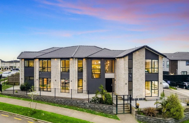 Super-Large House 7 ensuites & 4 living rooms