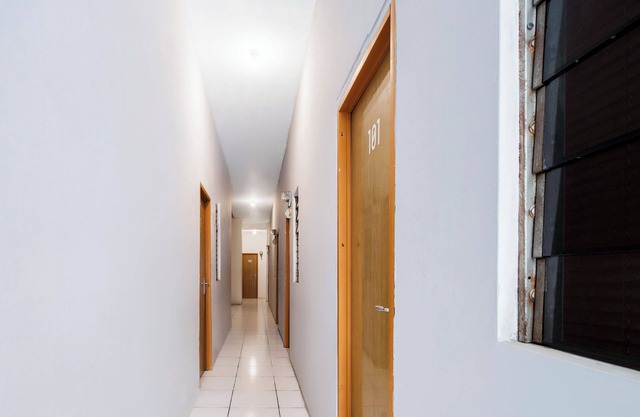 Super OYO 160 Lontar Residence