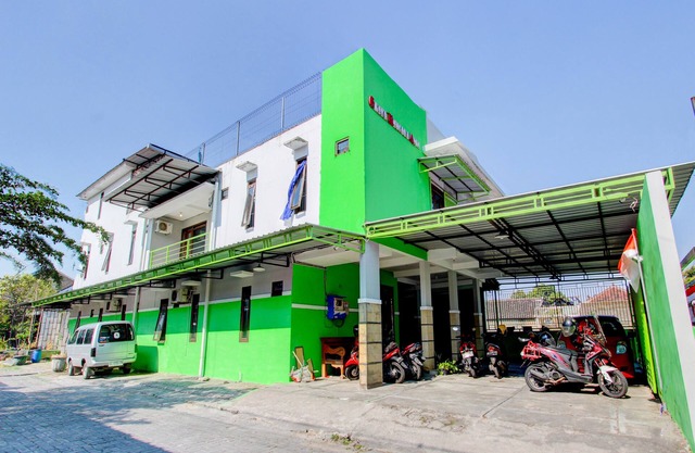 Super OYO 93012 Griya Kencana Asri Syariah