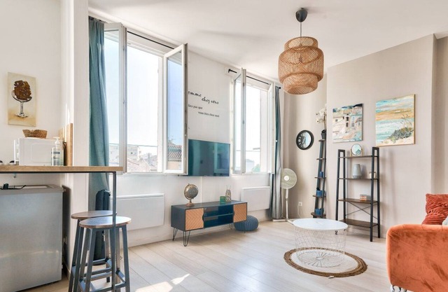 Super T2 10min walk from Gare Saint Charles