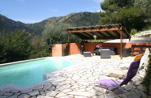 Superb 180m2 villa 15min from the Promenade des Anglais on 1800m2 of garden